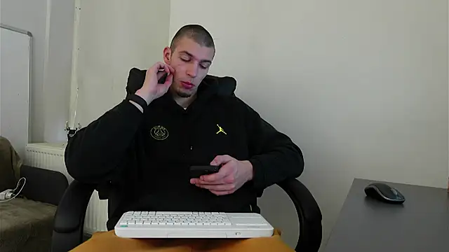 Snapshot of Ryan_Dozer chatting on 11-08-25, 07:08 Ryan Dozer online show from 11-08-25, 07:08