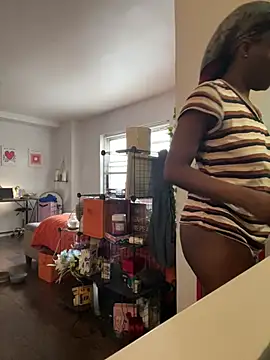 littyleesh1 online show from 03-26-26, 02:00