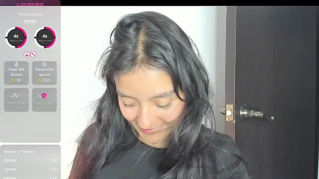 Snapshot of charlottekiss99 chatting on 06-12-26, 10:30 charlottekiss99 online show from 06-12-26, 10:30
