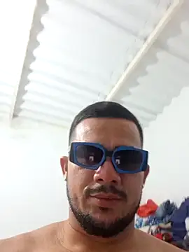 Snapshot of yeffito1 chatting on 09-14-25, 11:37 yeffito1 online show from 09-14-25, 11:37