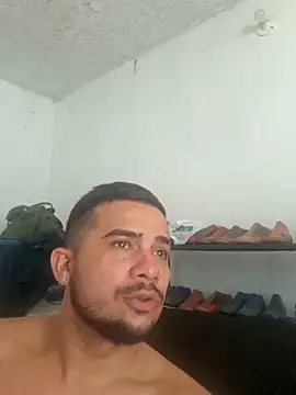 Snapshot of yeffito1 chatting on 09-15-25, 05:35 yeffito1 online show from 09-15-25, 05:35