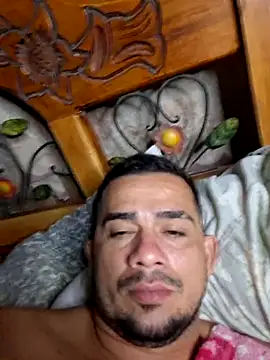 Snapshot of yeffito1 chatting on 09-20-25, 04:02 yeffito1 online show from 09-20-25, 04:02