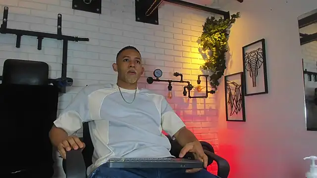 B Wild online show from 05-03-26, 03:45