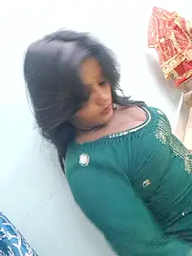 Snapshot of Rashmi_Pathak chatting on 09-12-25, 10:04 Rashmi Pathak online show from 09-12-25, 10:04