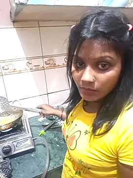 Snapshot of Rashmi_Pathak chatting on 11-10-25, 04:11 Rashmi Pathak online show from 11-10-25, 04:11