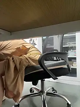 Snapshot of xiaonan- chatting on 09-20-25, 12:22 xiaonan- online show from 09-20-25, 12:22