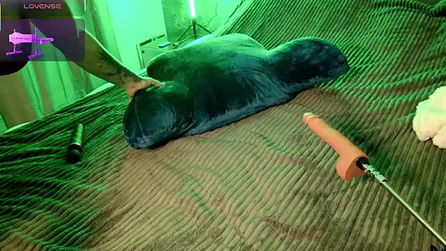 Snapshot of Happymaus chatting on 10-06-25, 08:39 Happymaus online show from 10-06-25, 08:39