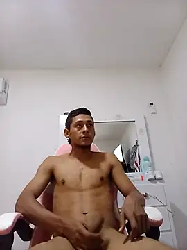 Boy hot- online show from 09-18-25, 04:25