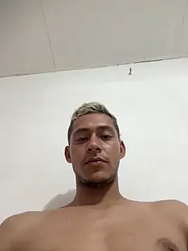 Snapshot of Boy_hot- chatting on 05-16-26, 04:20 Boy hot- online show from 05-16-26, 04:20