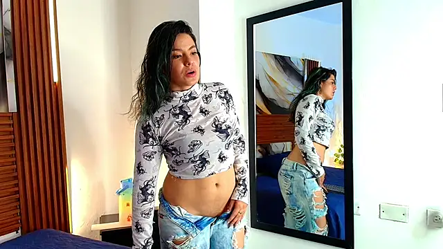 Evelin thompsson online show from 11-25-25, 03:17