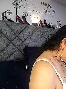 Shantey Laurent online show from 01-17-26, 02:33