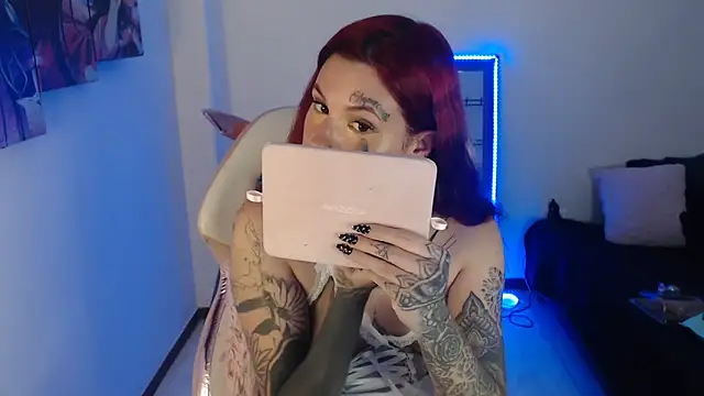 Maddy Vicius19 online show from 11-18-25, 09:08