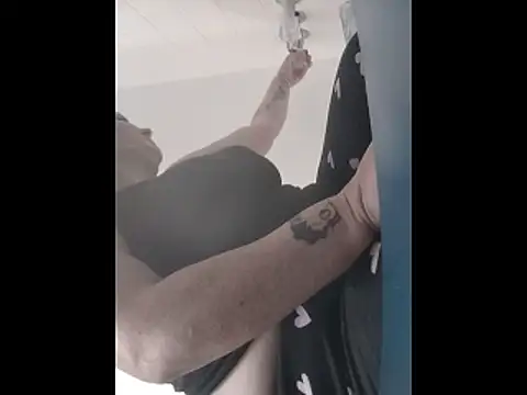 Snapshot of nakedgarbageperson chatting on 10-28-25, 01:03 nakedgarbageperson online show from 10-28-25, 01:03