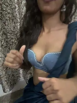 Snapshot of Drive_girl chatting on 05-15-26, 07:32 Drive girl online show from 05-15-26, 07:32