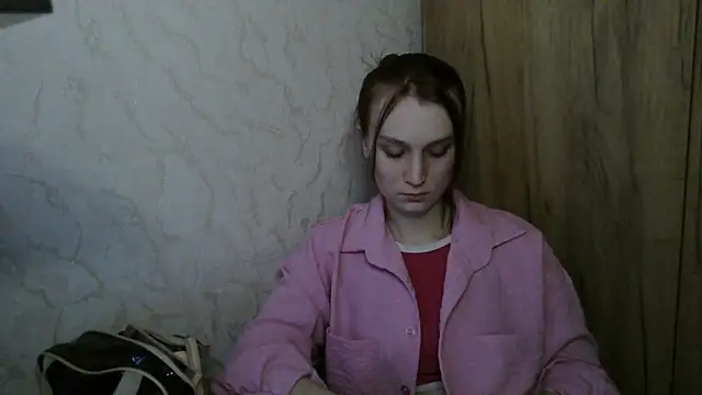 Snapshot of RegitGirlss chatting on 11-07-25, 06:52 RegitGirlss online show from 11-07-25, 06:52