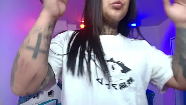Snapshot of Black_roseee chatting on 05-09-26, 03:56 Black roseee online show from 05-09-26, 03:56