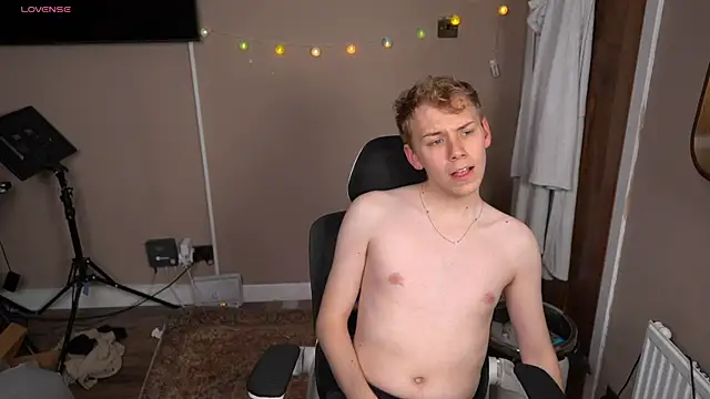 Snapshot of scottishtwink01 chatting on 07-08-26, 08:57 scottishtwink01 online show from 07-08-26, 08:57