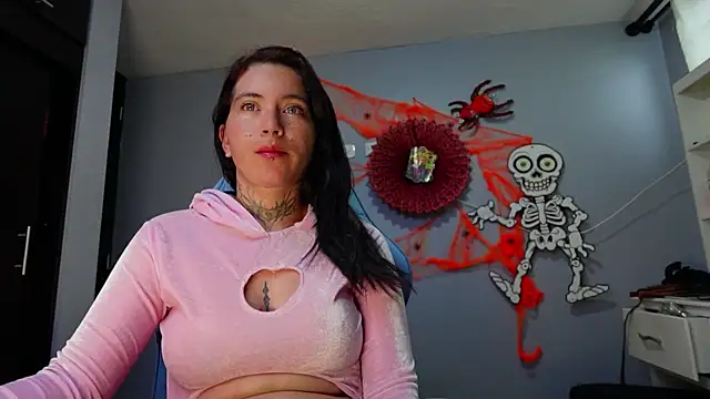 Snapshot of iriss_cardenas chatting on 10-28-25, 11:25 iriss cardenas online show from 10-28-25, 11:25