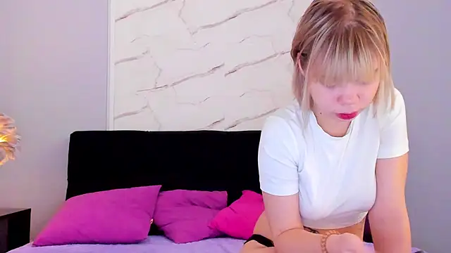 Snapshot of KittyGolden chatting on 09-19-25, 03:30 KittyGolden online show from 09-19-25, 03:30