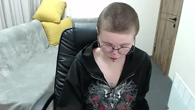 Snapshot of Nika_Snow chatting on 10-14-25, 08:04 Nika Snow online show from 10-14-25, 08:04