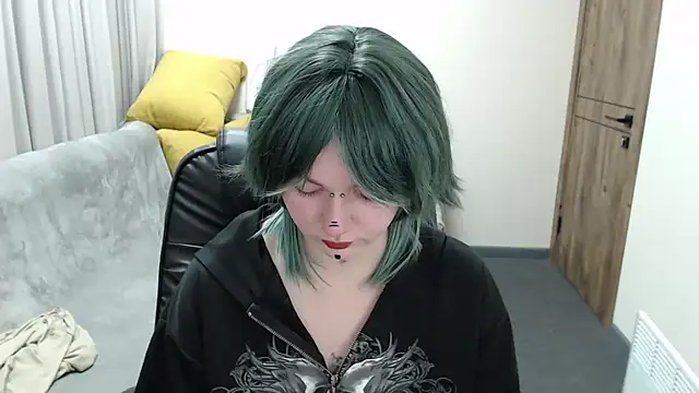 Snapshot of Nika_Snow chatting on 10-17-25, 08:06 Nika Snow online show from 10-17-25, 08:06