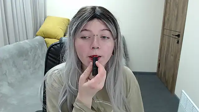 Snapshot of Nika_Snow chatting on 10-19-25, 08:04 Nika Snow online show from 10-19-25, 08:04