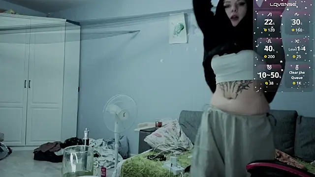 Alice Zev online show from 09-28-25, 04:34