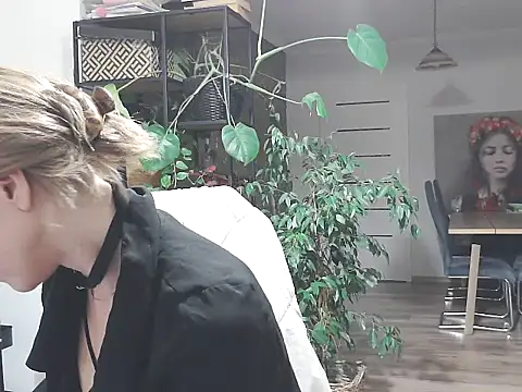 MadMadelin online show from 10-17-25, 10:45