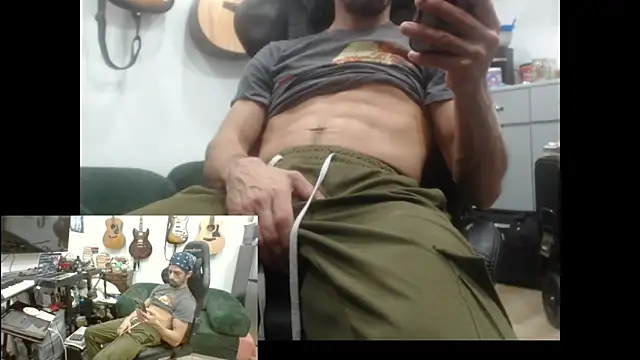 Snapshot of Stringin69 chatting on 02-12-26, 07:47 Stringin69 online show from 02-12-26, 07:47