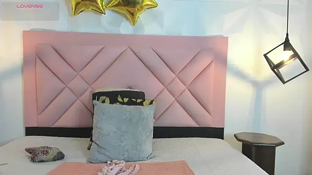 Snapshot of Caroline_daring chatting on 07-09-26, 12:42 Caroline daring online show from 07-09-26, 12:42