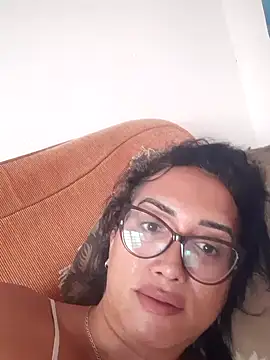 Snapshot of romerasexy chatting on 10-12-25, 01:10 romerasexy online show from 10-12-25, 01:10