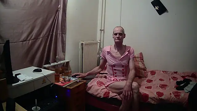 Snapshot of hobybobbi chatting on 10-10-25, 01:15 hobybobbi online show from 10-10-25, 01:15