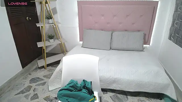 Dulce  Lovee online show from 10-30-25, 12:12