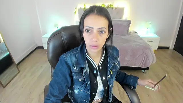 Snapshot of Mariam_Lopez__ chatting on 06-11-26, 02:53 Mariam Lopez online show from 06-11-26, 02:53