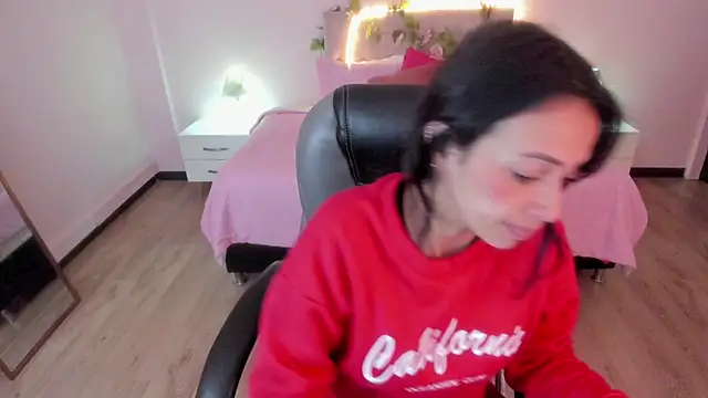 Snapshot of Mariam_Lopez__ chatting on 06-17-26, 03:09 Mariam Lopez online show from 06-17-26, 03:09