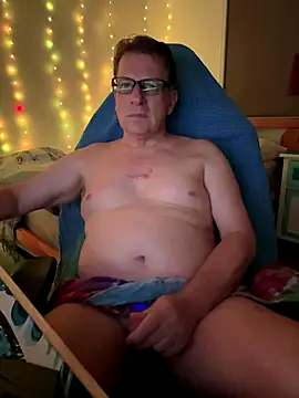 Snapshot of ice717 chatting on 11-24-25, 11:21 ice717 online show from 11-24-25, 11:21