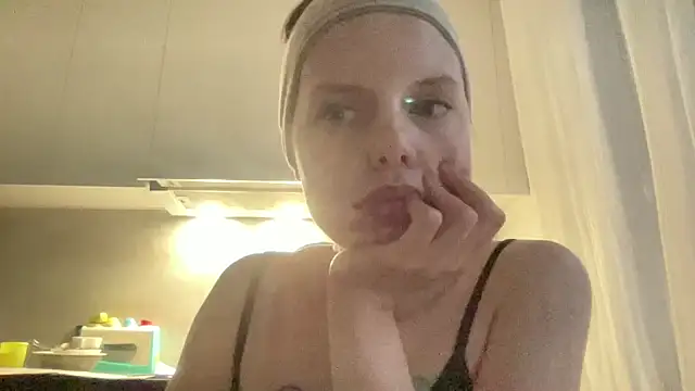 Snapshot of Rayonaa chatting on 07-02-26, 07:42 Rayonaa online show from 07-02-26, 07:42