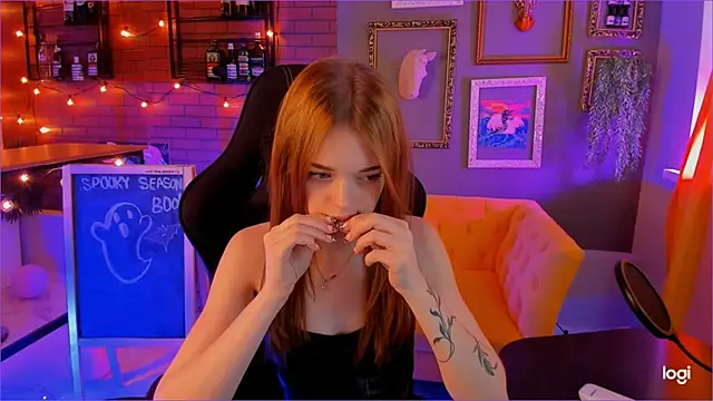 Snapshot of FlexyFox chatting on 10-08-25, 09:40 FlexyFox online show from 10-08-25, 09:40