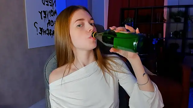 Snapshot of FlexyFox chatting on 10-14-25, 06:36 FlexyFox online show from 10-14-25, 06:36