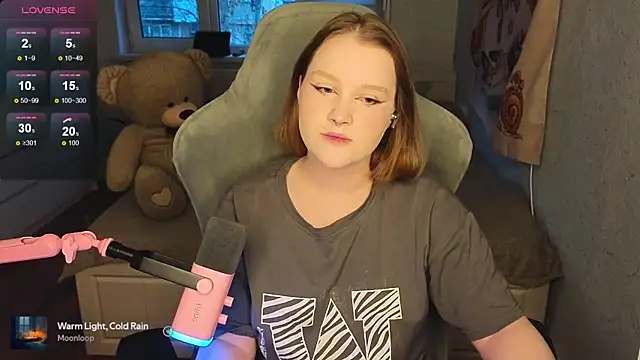 Snapshot of OliviaBlade chatting on 10-05-25, 01:20 OliviaBlade online show from 10-05-25, 01:20