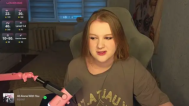 Snapshot of OliviaBlade chatting on 10-08-25, 01:09 OliviaBlade online show from 10-08-25, 01:09