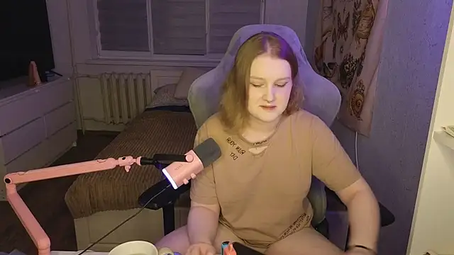 Snapshot of OliviaBlade chatting on 10-19-25, 01:56 OliviaBlade online show from 10-19-25, 01:56