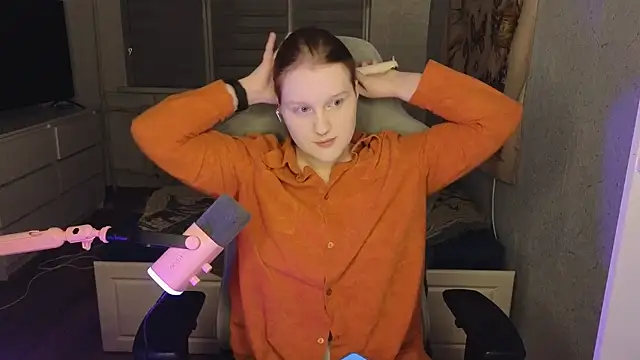 Snapshot of OliviaBlade chatting on 10-26-25, 03:40 OliviaBlade online show from 10-26-25, 03:40