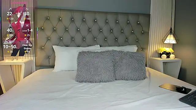 LunaBloomn online show from 11-15-25, 05:09