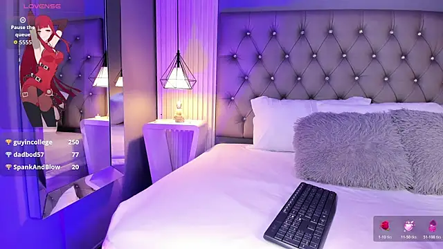 LunaBloomn online show from 11-21-25, 05:11