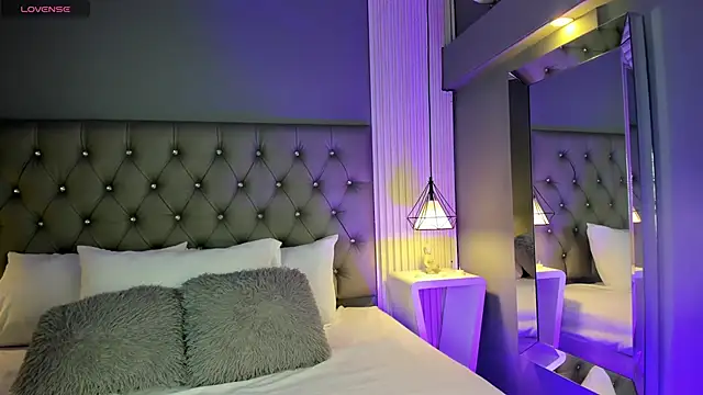 LunaBloomn online show from 11-27-25, 05:04