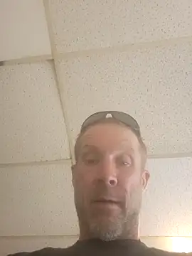 Snapshot of Mrdano0000 chatting on 10-28-25, 04:31 Mrdano0000 online show from 10-28-25, 04:31