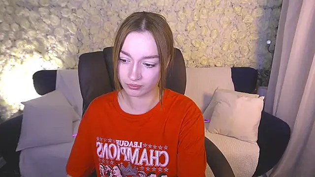 Snapshot of FoxyMayy chatting on 06-14-26, 07:49 FoxyMayy online show from 06-14-26, 07:49