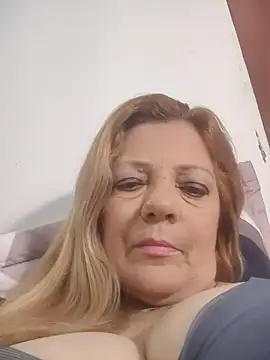 Casandra Cruz online show from 10-15-25, 01:39