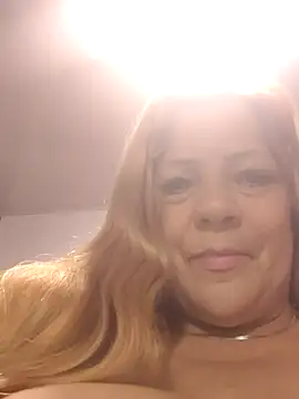 Casandra Cruz online show from 10-19-25, 02:45
